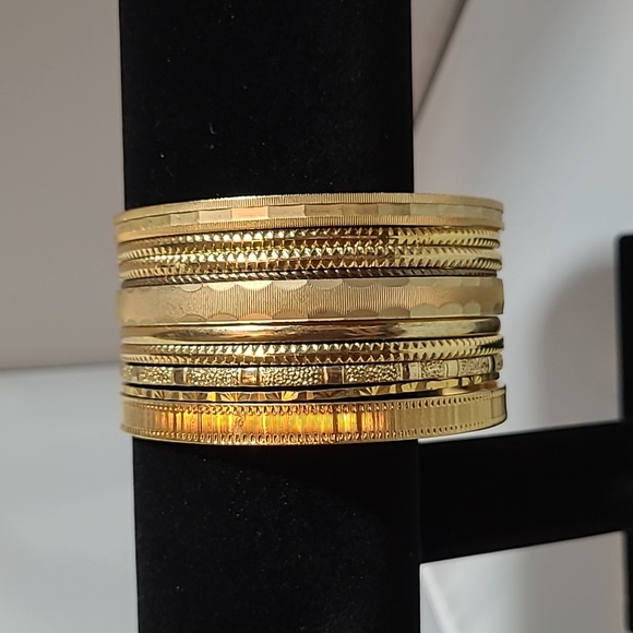 Vintage Jewelry - Vintage 1980's Bracelet Goldtone Bangles
